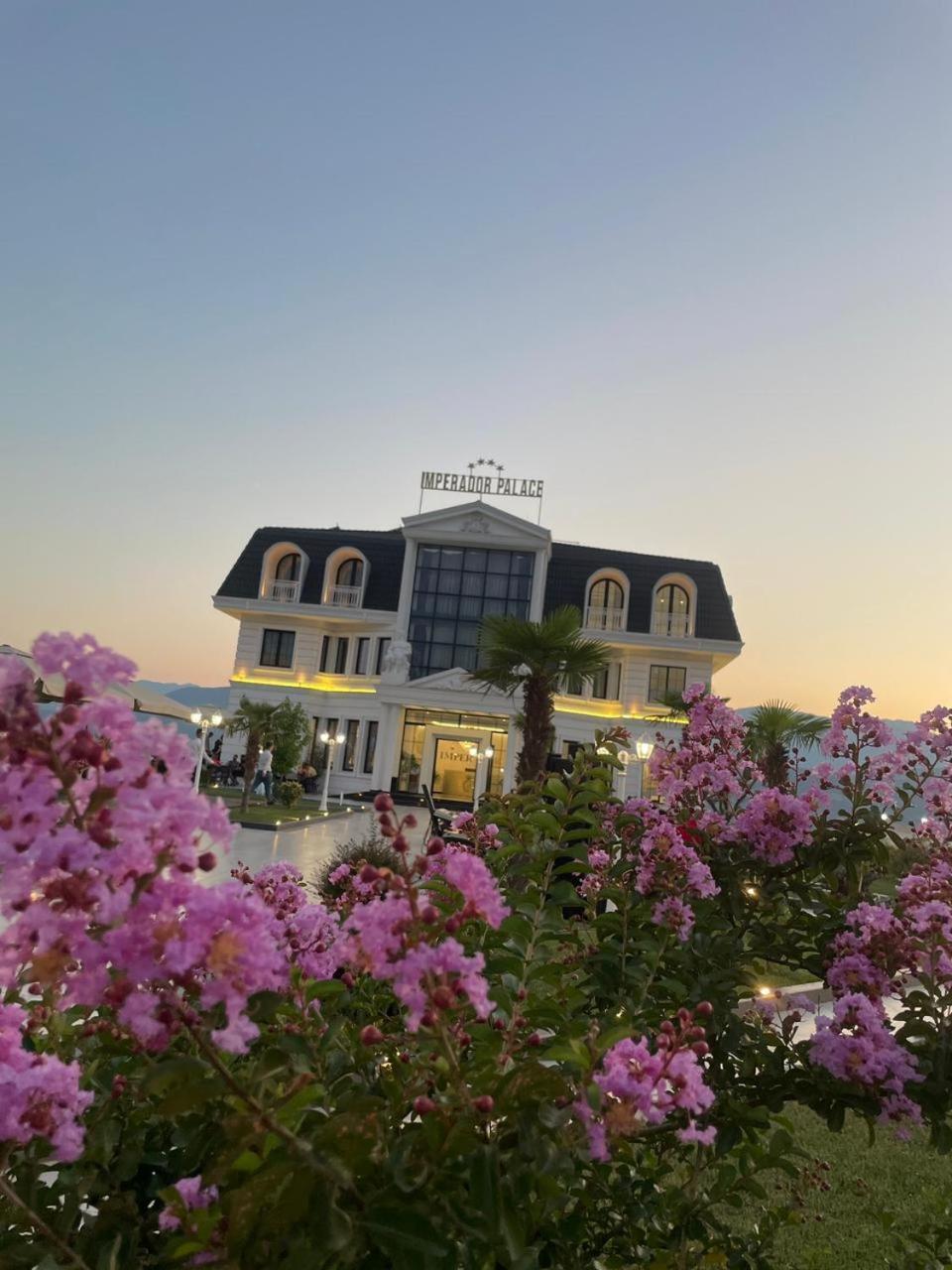 Imperador Palace Restorant Hotell 5*